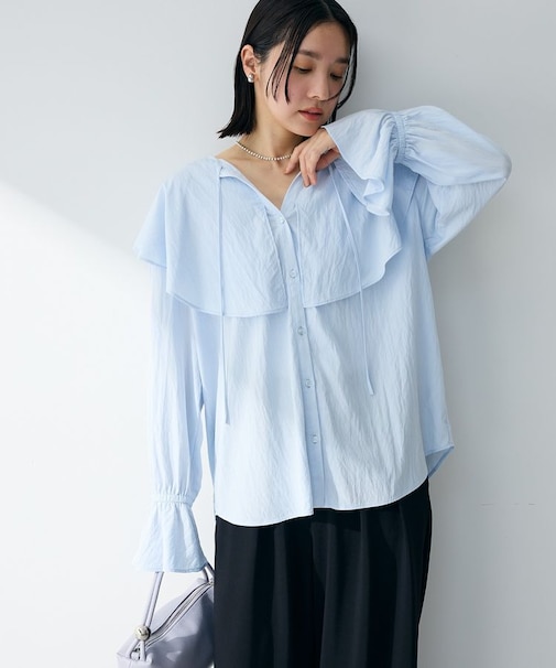 ラッフルブラウス