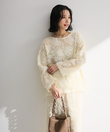 レース刺繍プルオーバー