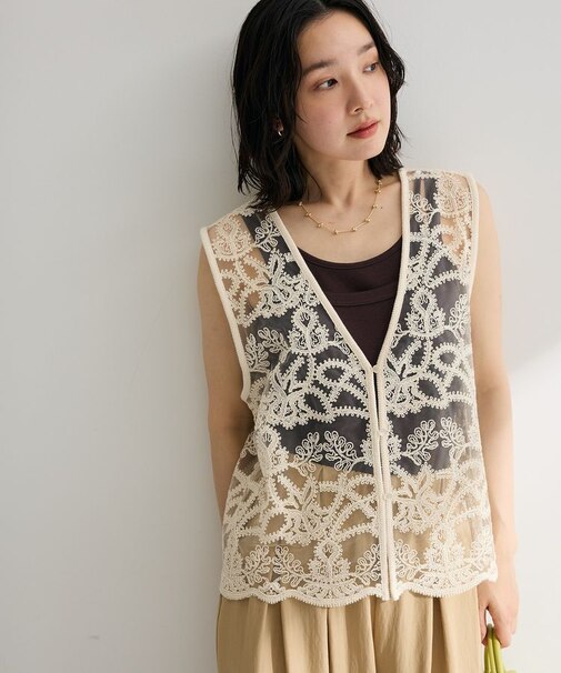 レース刺繍ベスト