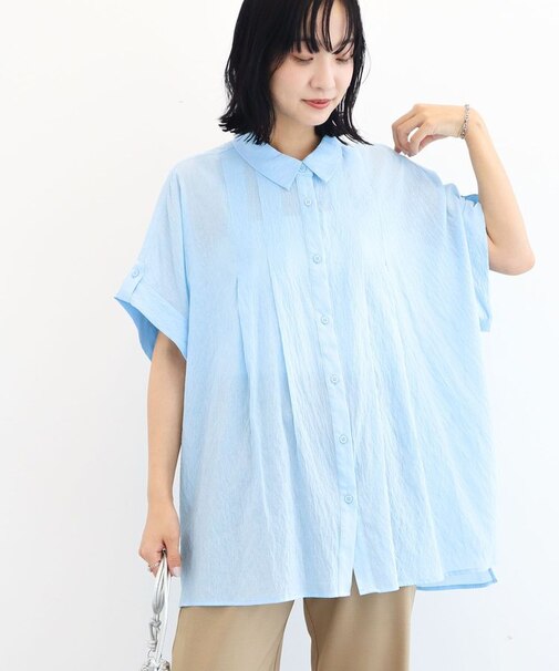 タック入りオーバーサイズシャツ