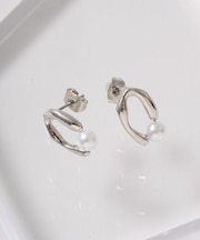 パールオーバルフレームピアス