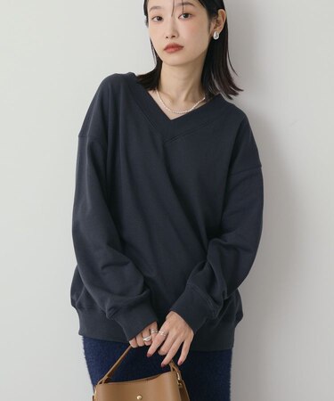 Vネックワンポイントロゴスウェットプルオーバー