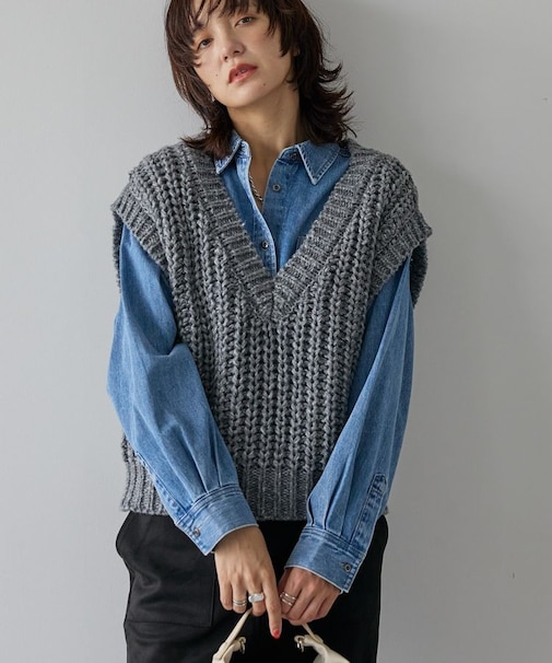 ローゲージVネックニットベスト