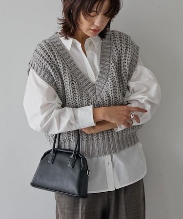 ローゲージVネックニットベスト