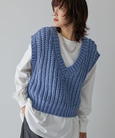ローゲージVネックニットベスト