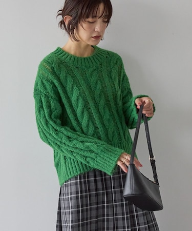 透かしケーブルニットプルオーバー