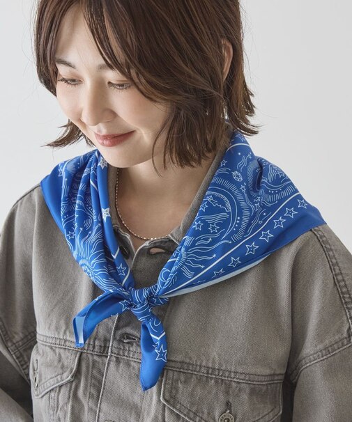シルキーバンダナ柄スカーフ
