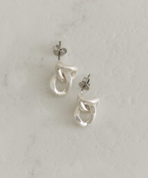 チェーンピアス