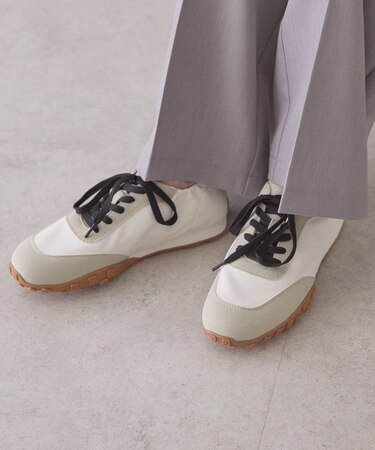 ソフトスニーカー
