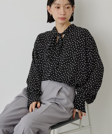 【イージーケア】ドット柄ボウタイブラウス
