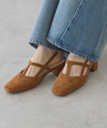 Tストラップスクエアパンプス