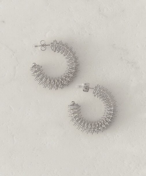 ワイヤーフープピアス