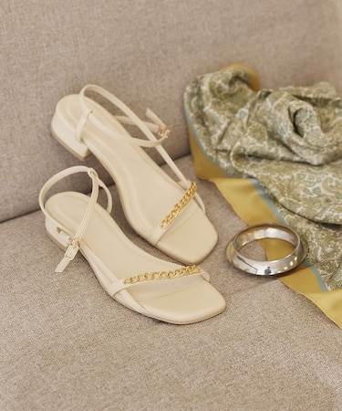 チェーンヌーディサンダル