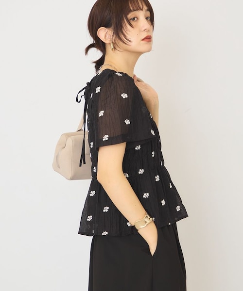 花柄刺繍シャーリングブラウス｜アメリカンホリックの通販｜&mall