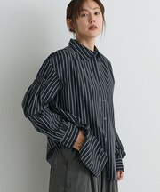 バックデザインレギュラーカラーシャツ
