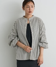 袖シャーリングバンドカラーシャツ