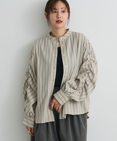 袖シャーリングバンドカラーシャツ
