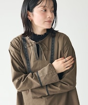 刺繍入ツイルVネックチュニック
