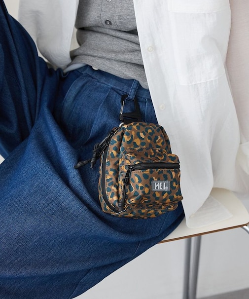 MEI/メイ 総柄ミニリュックポーチ(ストラップ付き)/PRINT MINI PACK POUCH