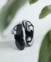 ストラップ付トングサンダル