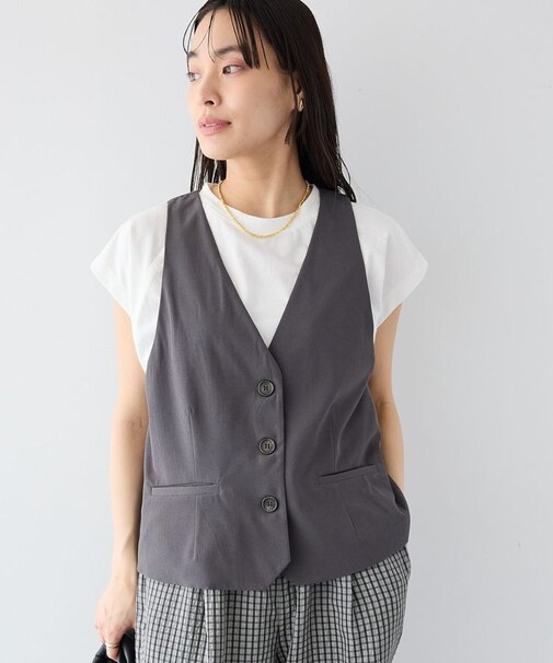 バックスリットショートベスト