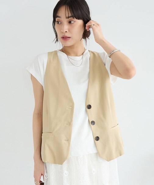 バックスリットショートベスト