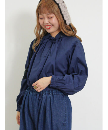 オーバーレース襟ブラウス