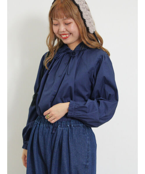 オーバーレース襟ブラウス