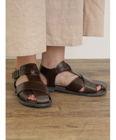 クロスベルトサンダル