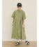 カーキ