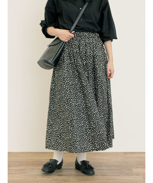 【新品・未使用タグ付き】MADAM JOCONDE 膝丈タックスカート 新品・未使用タグ付き】MADAM JOCONDE 膝丈タックスカート