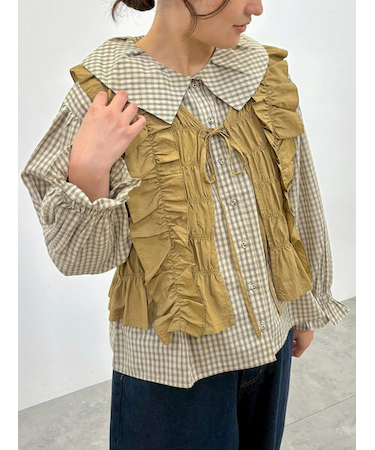 シャーリングフリルベスト