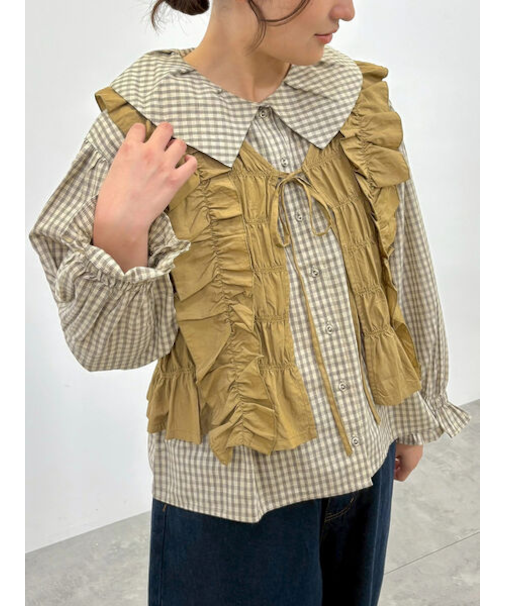 シャーリングフリルベスト