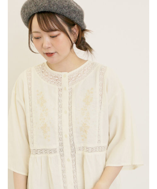 花刺繍切替えブラウス