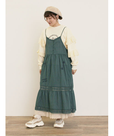 ランダム刺繍入りワンピース