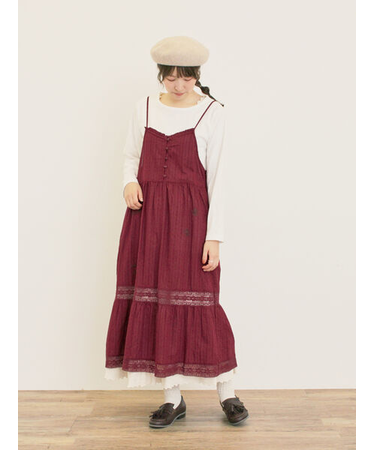 ランダム刺繍入りワンピース