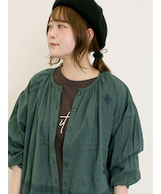 ランダム刺繍入りブラウス