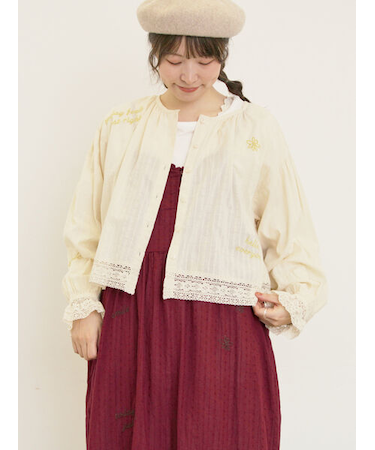 ランダム刺繍入りブラウス