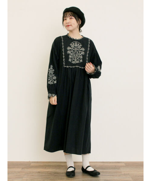 【S/Mサイズ】配色刺繍ワンピース