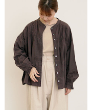 ハンドステッチ風花柄シャーリングブラウス