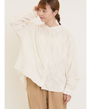 ハンドステッチ風花柄シャーリングブラウス