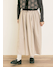 ベージュ