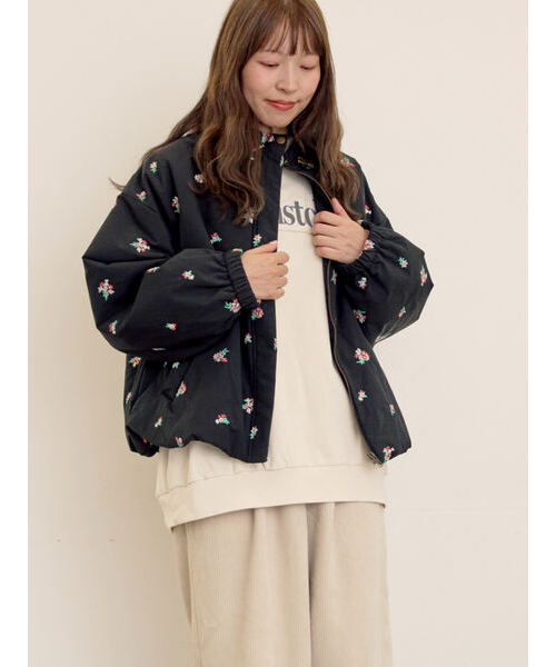 サマンサモスモスジャケット　小花総刺繍中綿ジャケット　アウター　ブラック 小花総刺繍中綿ジャケット｜サマンサモスモスの通販｜&mall（アンド