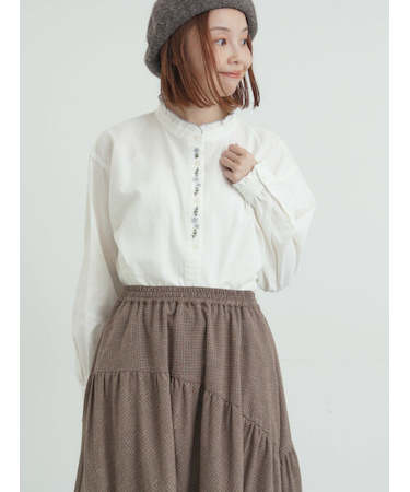 前立て刺繍フリルブラウス