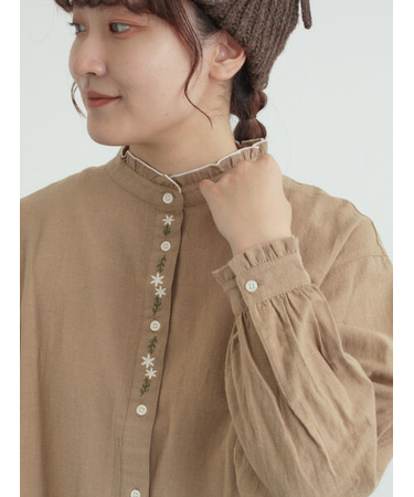 前立て刺繍フリルブラウス