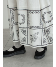 裾モチーフ刺繍ギャザースカート