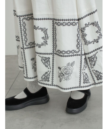 裾モチーフ刺繍ギャザースカート