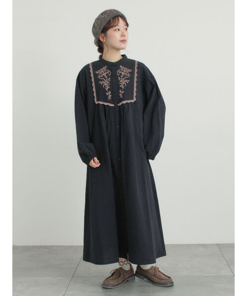 【新品】HOFMANN ホフマン ワンピース　刺繍　ブラック34 (Ｓ〜Ｍ) S/Mサイズ】切替配色刺繍ワンピース｜サマンサモスモスの通販｜&mall