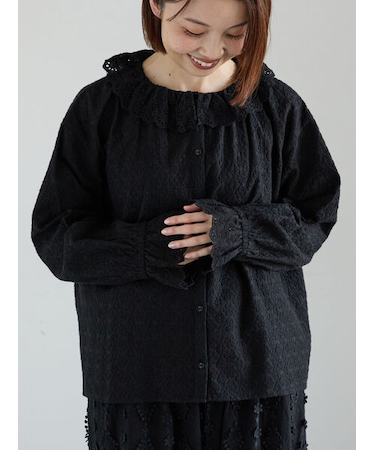 オーバーレースブラウス