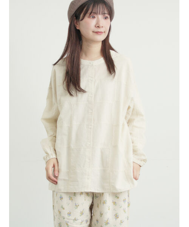 スクエア刺繍バンドカラーブラウス